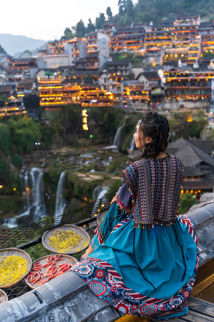 Mujer en ciudad lijiang
